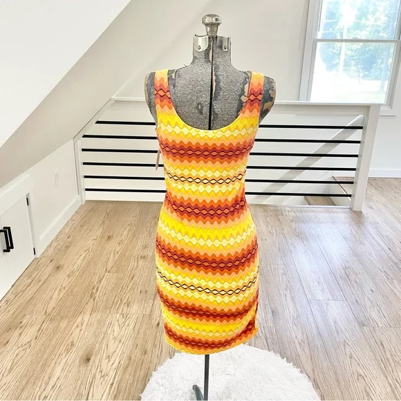 NWT M Orange, yellow and gold 70s print soft bodycon stretchy dress - Picture 5 of 6